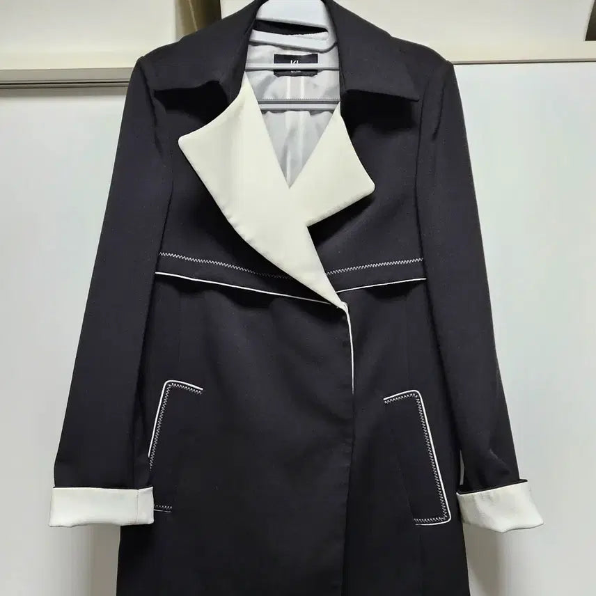 [BUNJANG] KL by Lynn Black and White Color Block Coat / kl by lynn 케이엘 바이 린 블랙 화이트 배색 코트 봄가을코트