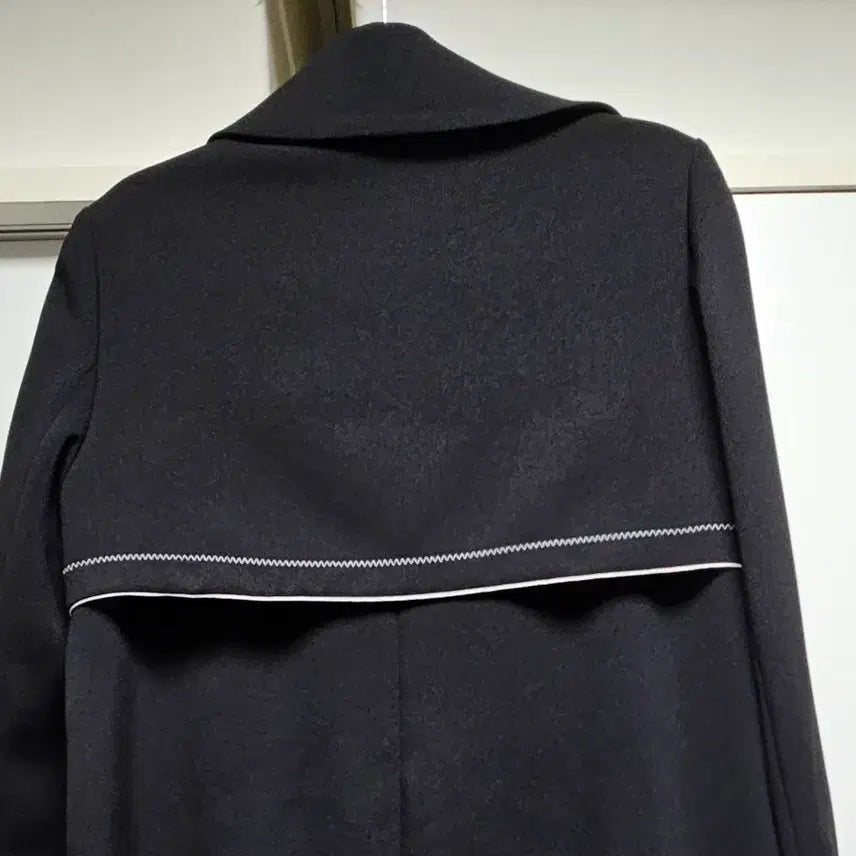 [BUNJANG] KL by Lynn Black and White Color Block Coat / kl by lynn 케이엘 바이 린 블랙 화이트 배색 코트 봄가을코트