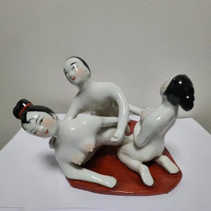 [BUNJANG] Chinese Erotic Porcelain Vase with Artist Signature / 작가 수결있는 중국 춘화 도자기