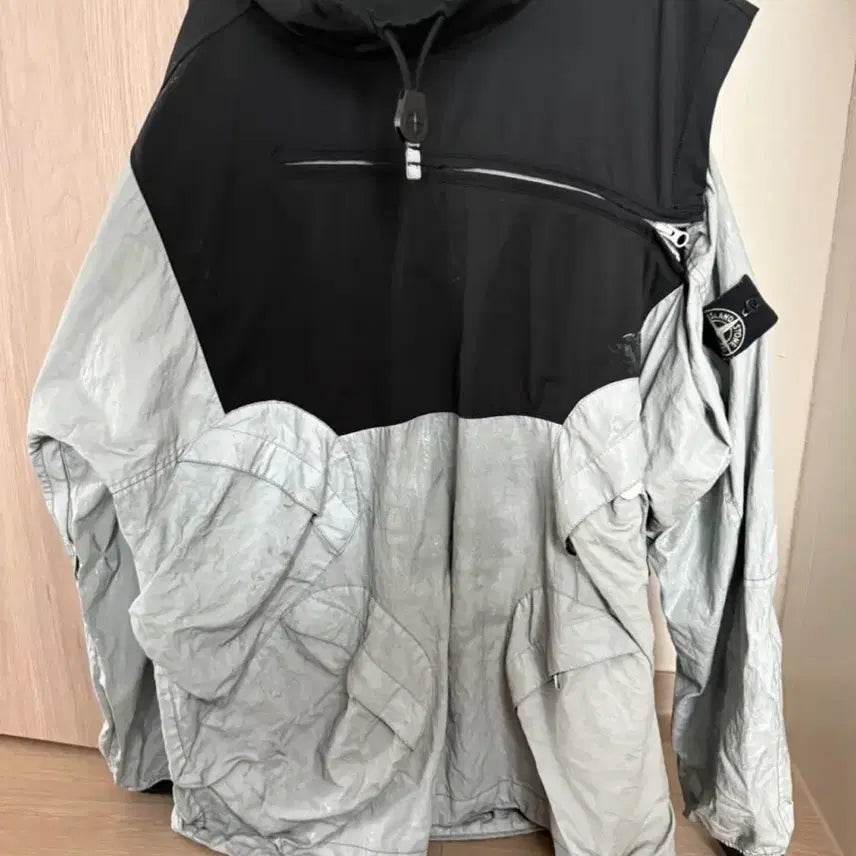 [SOLD OUT] 스톤아일랜드 화이트 와펜 리플렉티브 아노락