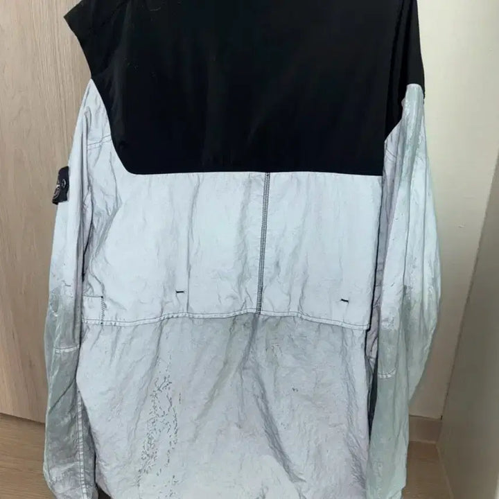 [SOLD OUT] 스톤아일랜드 화이트 와펜 리플렉티브 아노락