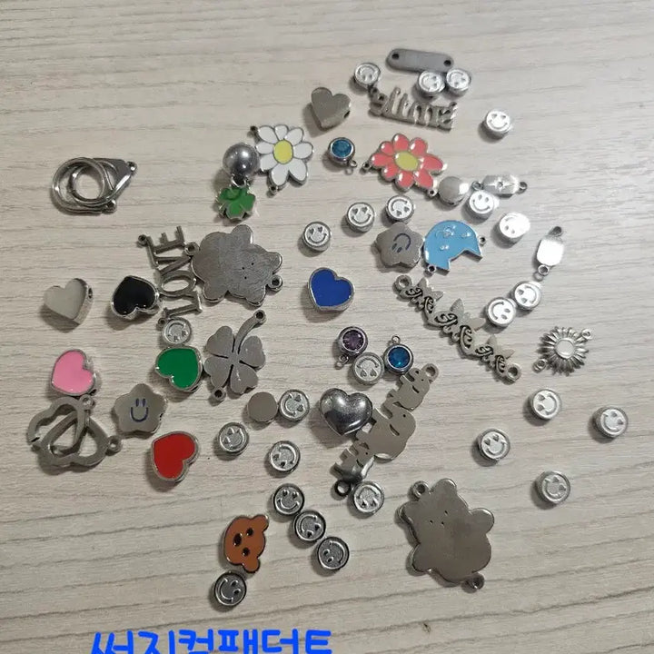 [BUNJANG] 매듭실,은팬던트,써지컬팬던트다수등등 / 매듭실,은팬던트,써지컬팬던트다수등등