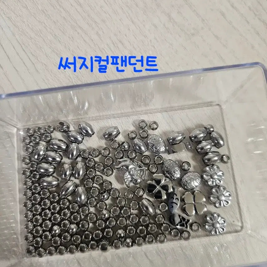 [BUNJANG] 매듭실,은팬던트,써지컬팬던트다수등등 / 매듭실,은팬던트,써지컬팬던트다수등등