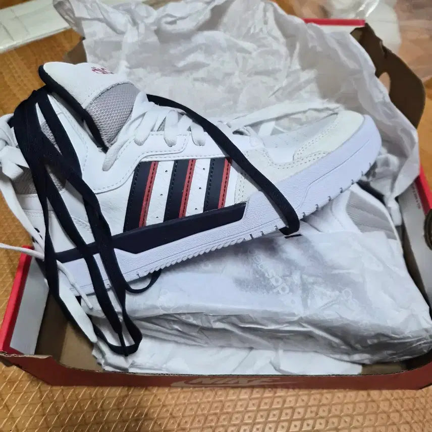 [BUNJANG] Adidas Hightop Sneakers (Size 250) - New / 아디다스 하이탑 250사이즈 새상품