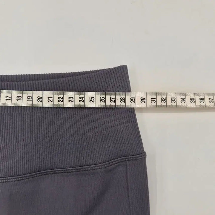[BUNJANG] Lululemon Gray Crop Leggings (Size 4) / 룰루레몬 그레이 크롭 레깅스 4사이즈