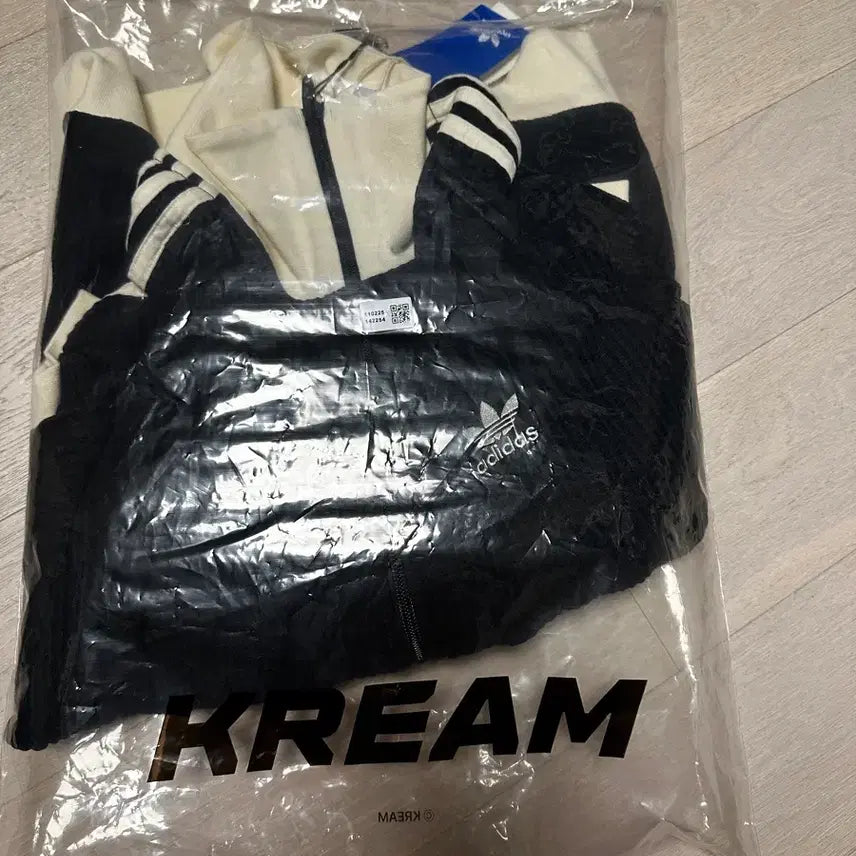 [BUNJANG] Adidas Waffle Beckenbauer Track Top - Black (Size M) / 아디다스 와플 베켄바우어 트랙탑블랙 M