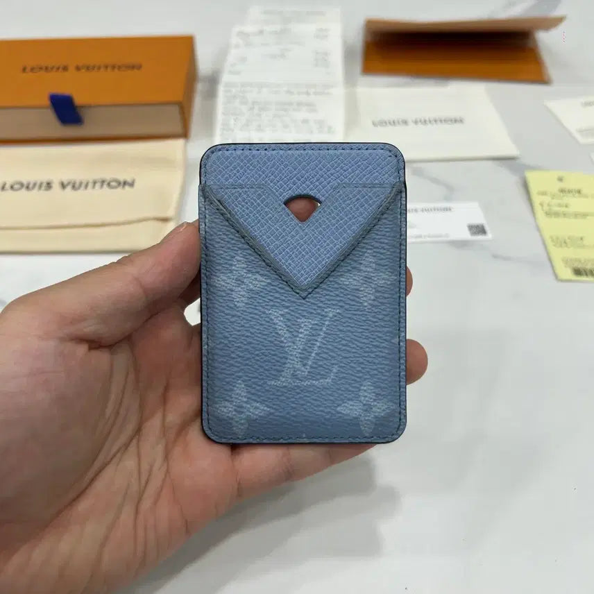 [BUNJANG] Louis Vuitton Magnetic Magsafe Card Holder Sky Blue / [정품/영수증포함]루이비통 마그네틱 맥세이프 카드지갑 스카이블루