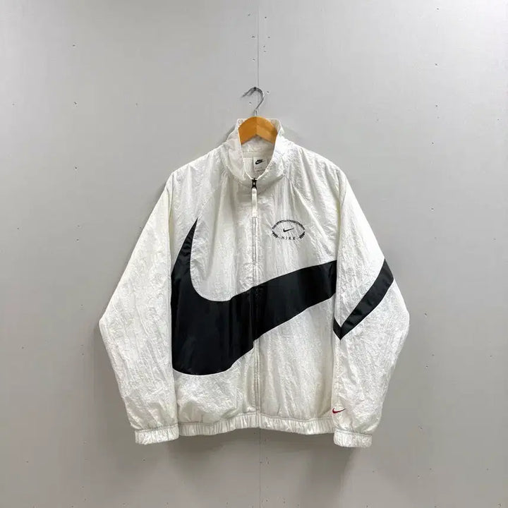 [BUNJANG] Nike Big Swoosh Woven Windbreaker Jacket (White/Black) / 남성 M~L / 나이키 빅스우시 우븐 바람막이 흰검