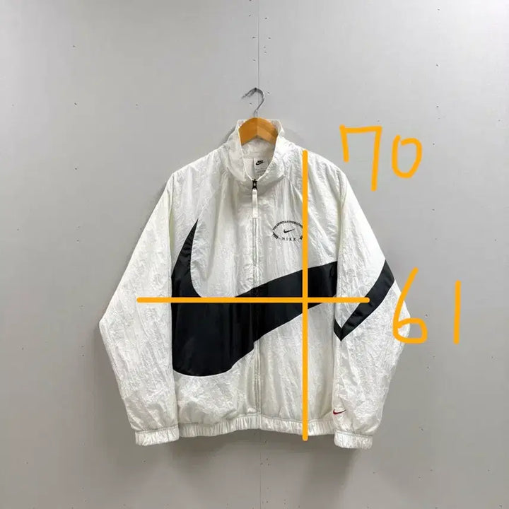 [BUNJANG] Nike Big Swoosh Woven Windbreaker Jacket (White/Black) / 남성 M~L / 나이키 빅스우시 우븐 바람막이 흰검