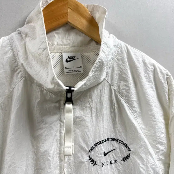 [BUNJANG] Nike Big Swoosh Woven Windbreaker Jacket (White/Black) / 남성 M~L / 나이키 빅스우시 우븐 바람막이 흰검