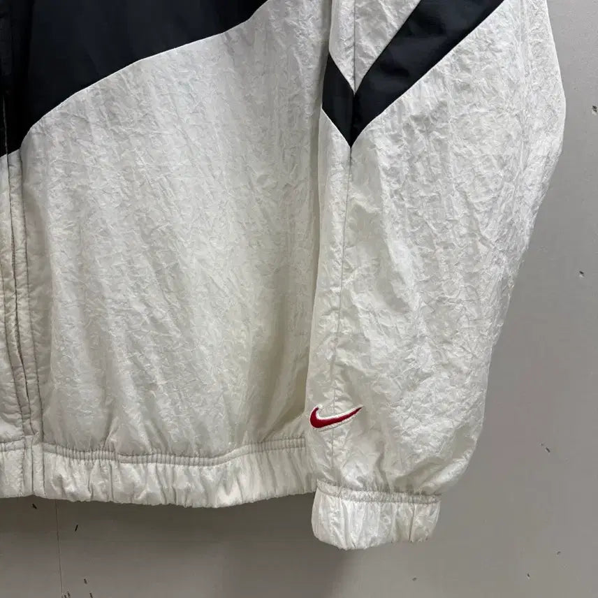 [BUNJANG] Nike Big Swoosh Woven Windbreaker Jacket (White/Black) / 남성 M~L / 나이키 빅스우시 우븐 바람막이 흰검