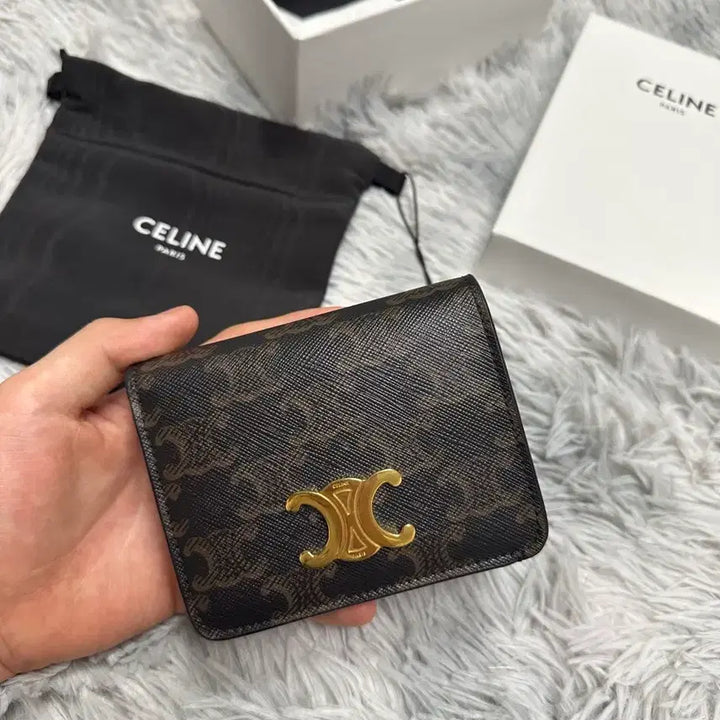 [BUNJANG] Celine Triomphe Compact Wallet (Cream) / (새상품급) 셀린느 트리옹프 컴팩트 지갑 (크림)