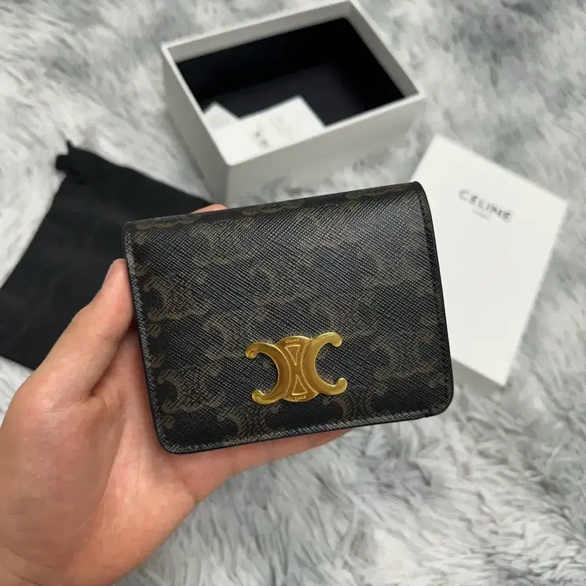[BUNJANG] Celine Triomphe Compact Wallet (Cream) / (새상품급) 셀린느 트리옹프 컴팩트 지갑 (크림)