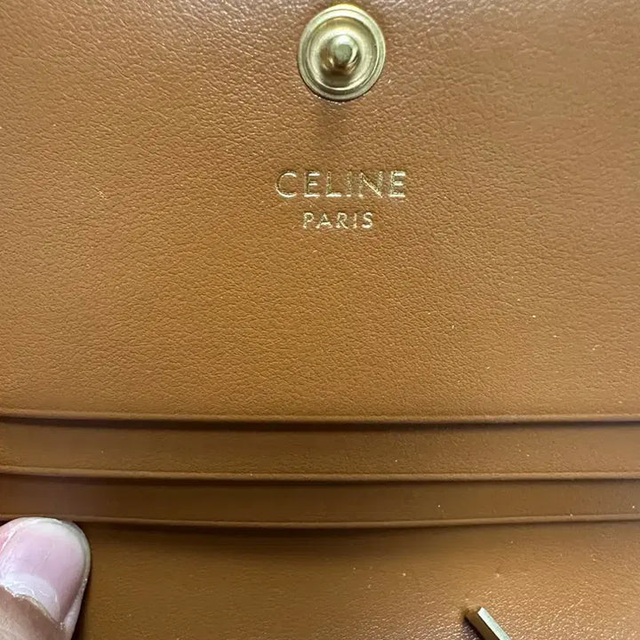 [BUNJANG] Celine Triomphe Compact Wallet (Cream) / (새상품급) 셀린느 트리옹프 컴팩트 지갑 (크림)