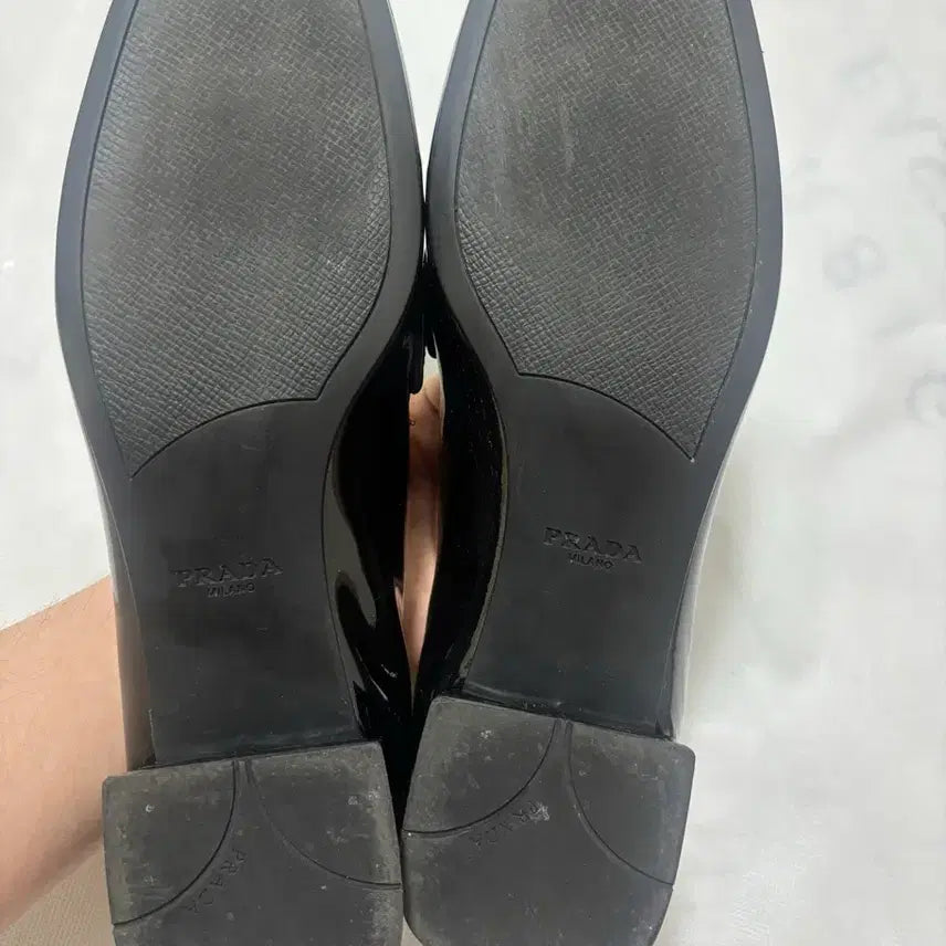 [SOLD OUT] 프라다 블랙 페이던트 로퍼 [230-5]