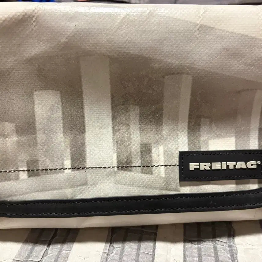 [SOLD OUT] 프라이탁 하와이 파이브 오 초레어 그래픽