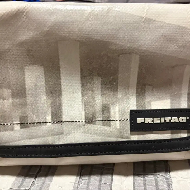 [SOLD OUT] 프라이탁 하와이 파이브 오 초레어 그래픽