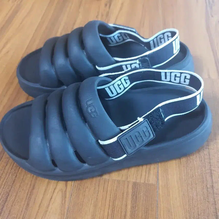 [BUNJANG] UGG Black Slippers / 어그 블랙슬리퍼