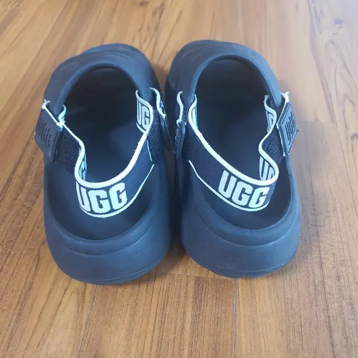 [BUNJANG] UGG Black Slippers / 어그 블랙슬리퍼