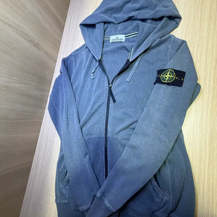 [SOLD OUT] 급처 [M] 스톤아일랜드 후드집업 차콜