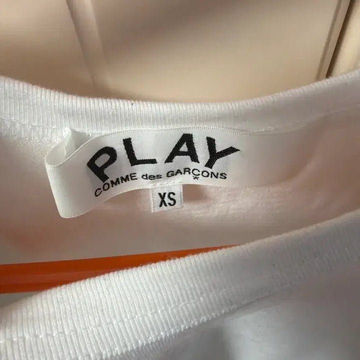 [SOLD OUT] 꼼데가르송 PLAY 흰색 반팔티 레드와펜