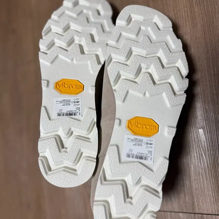 [BUNJANG] Clarks Wallabee GTX Gore-Tex Sandals / (새상품)클락스 왈라비 GTX (고어텍스) 샌드