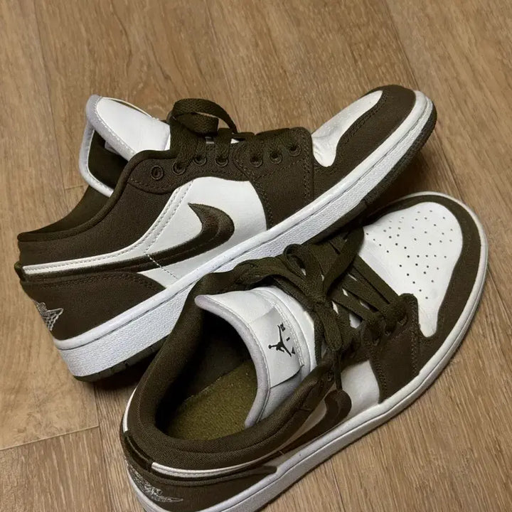 [BUNJANG] Air Jordan 1 Low SE Light Olive Sneakers / 조던 1 로우 SE 라이트 올리브(250)