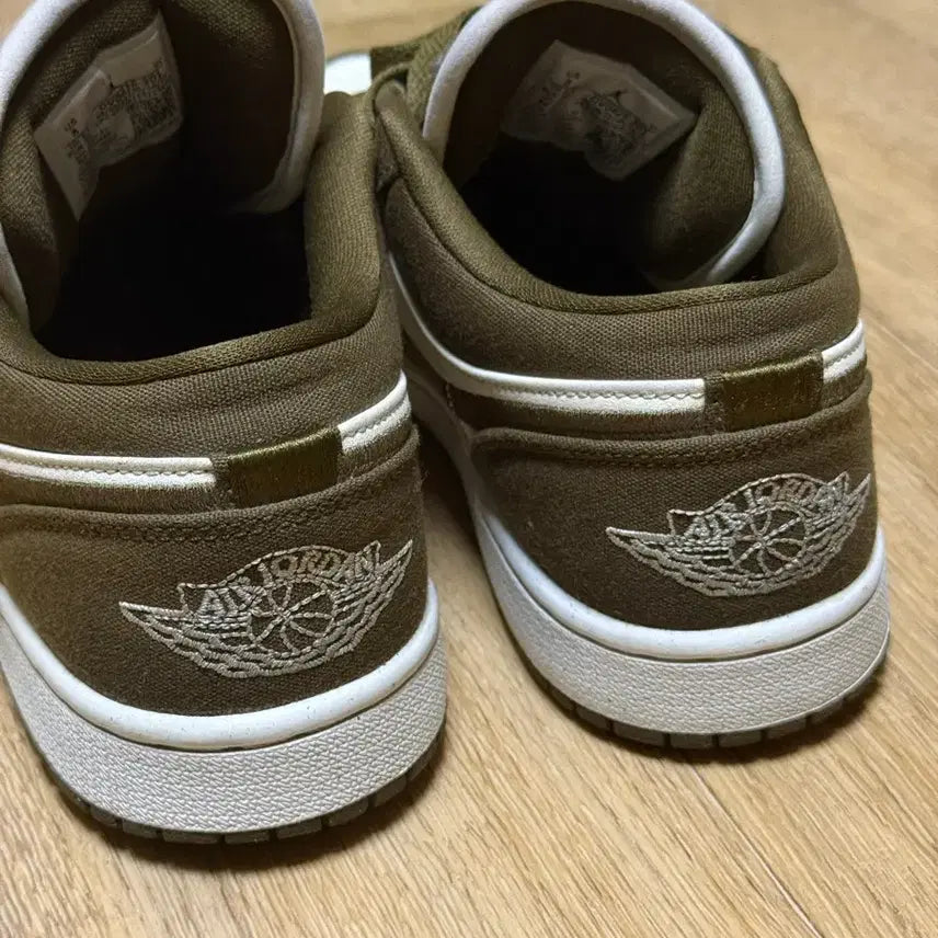 [BUNJANG] Air Jordan 1 Low SE Light Olive Sneakers / 조던 1 로우 SE 라이트 올리브(250)