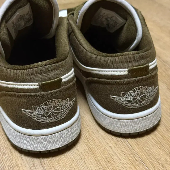 [BUNJANG] Air Jordan 1 Low SE Light Olive Sneakers / 조던 1 로우 SE 라이트 올리브(250)