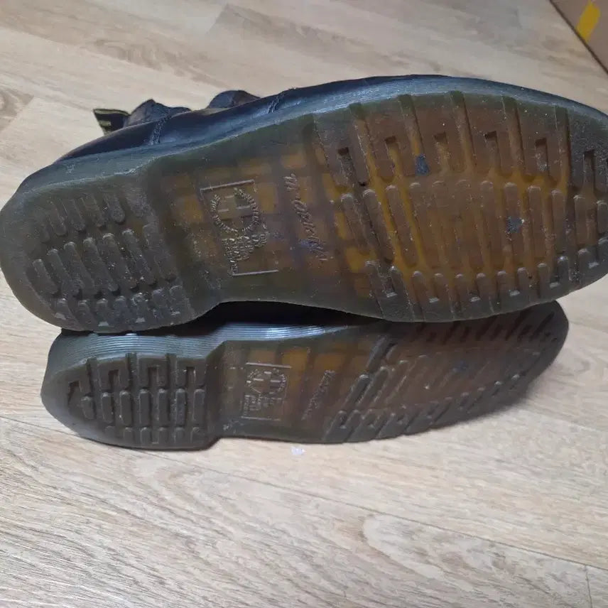 [BUNJANG] Dr. Martens Chelsea Boots (Size 42) / 닥터마틴 블랙 첼시 부츠 (42사이즈)
