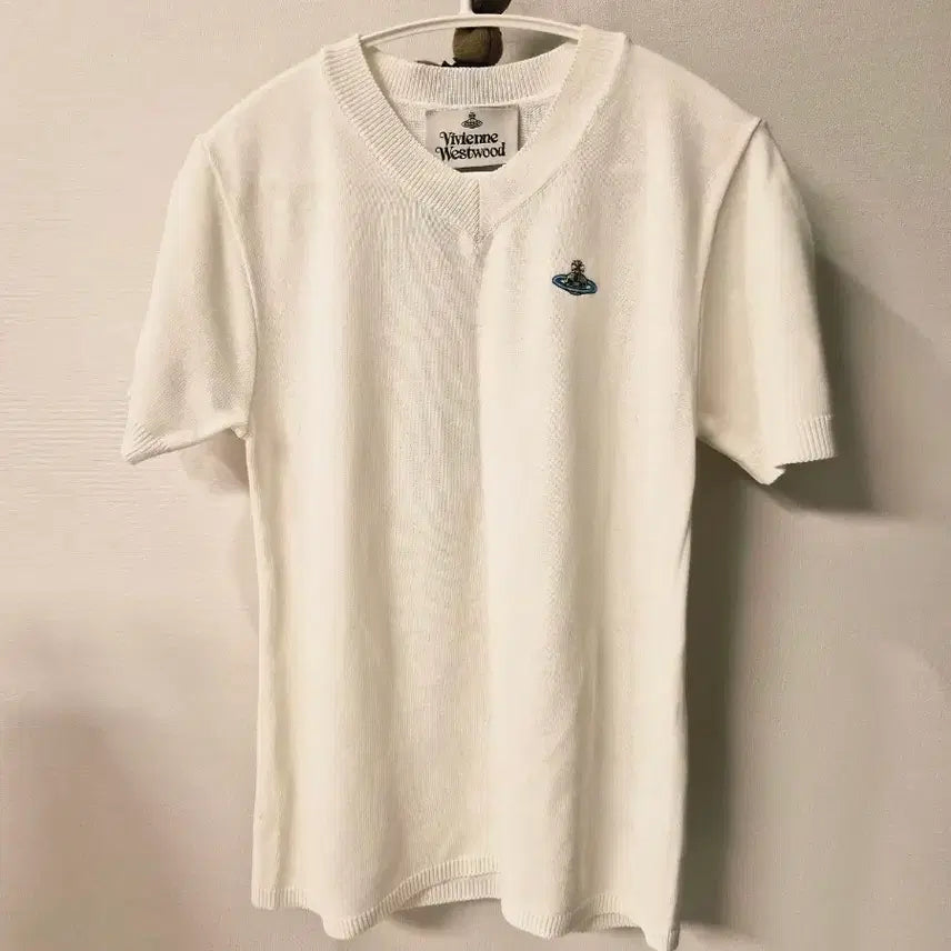 [BUNJANG] Vivienne Westwood ORB Logo V-Neck Knit Top / 비비안 웨스트우드 정품 ORB 로고 반팔 브이넥 니트
