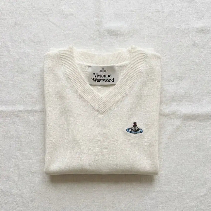 [BUNJANG] Vivienne Westwood ORB Logo V-Neck Knit Top / 비비안 웨스트우드 정품 ORB 로고 반팔 브이넥 니트