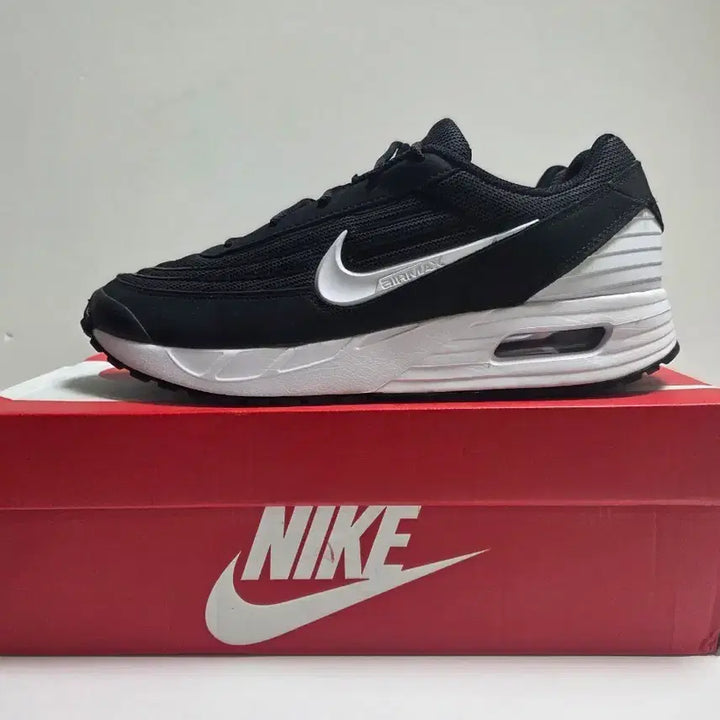 [BUNJANG] Nike Air Max Verse White/Black 275 Sneakers / 나이키에어맥스 벌스 흰검 275 정품 신품 FV 1032 003