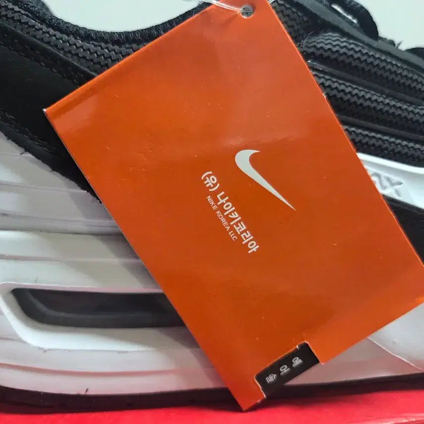 [BUNJANG] Nike Air Max Verse White/Black 275 Sneakers / 나이키에어맥스 벌스 흰검 275 정품 신품 FV 1032 003