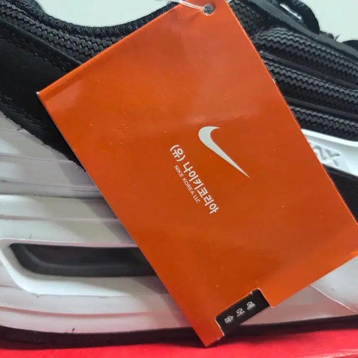 [BUNJANG] Nike Air Max Verse White/Black 275 Sneakers / 나이키에어맥스 벌스 흰검 275 정품 신품 FV 1032 003