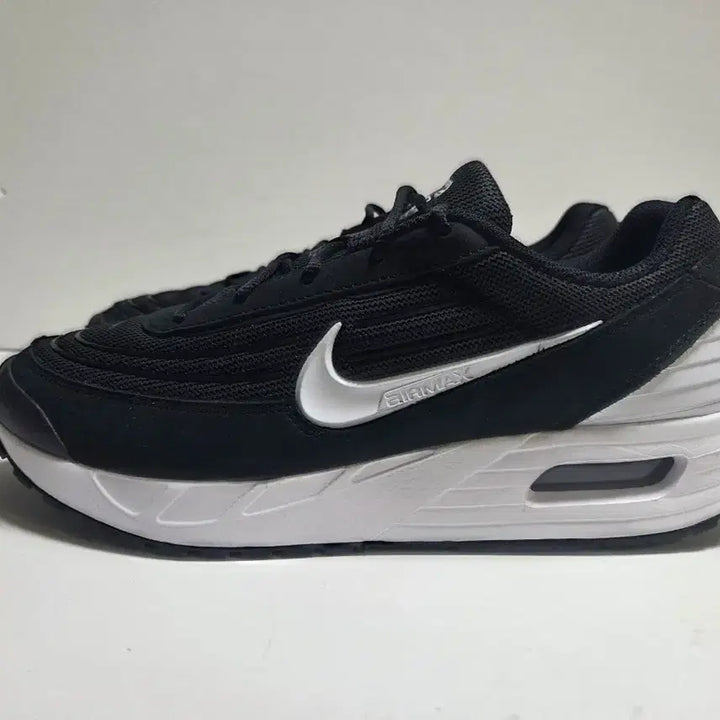 [BUNJANG] Nike Air Max Verse White/Black 275 Sneakers / 나이키에어맥스 벌스 흰검 275 정품 신품 FV 1032 003