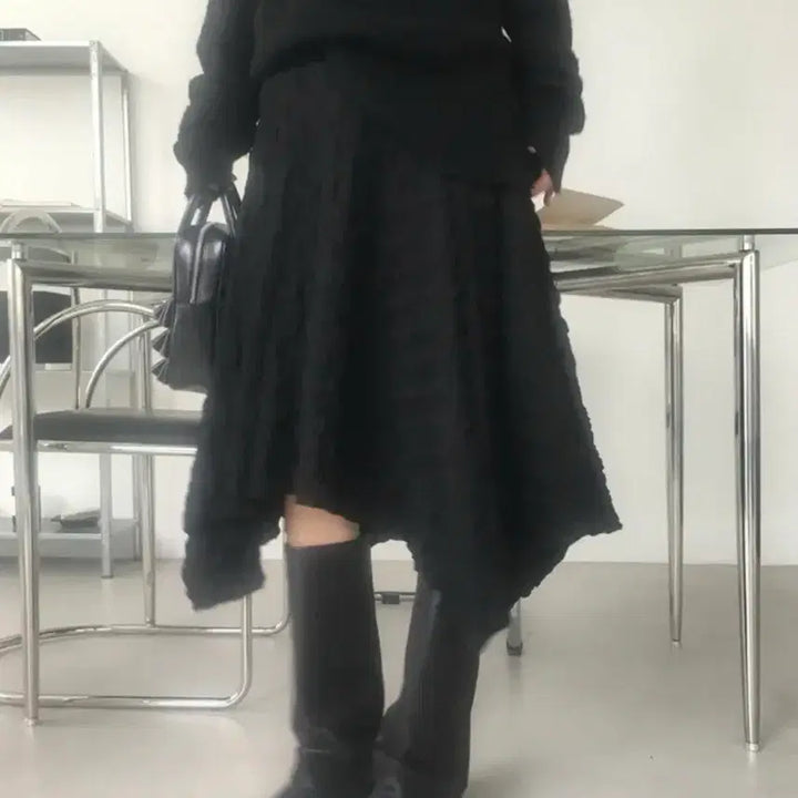 [BUNJANG] Noviaka Embossed Flare Asymmetrical Skirt / 노비야카 엠보싱 플레어 언발 스커트