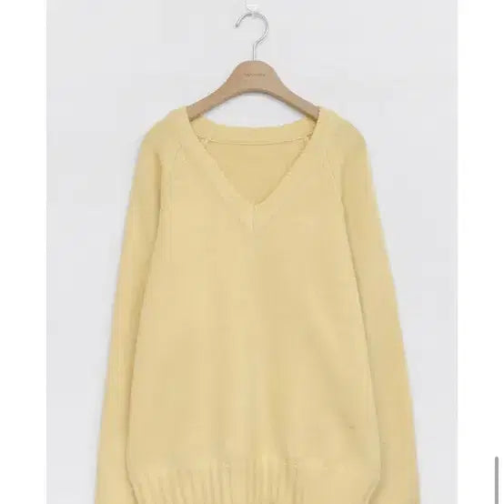 [BUNJANG] Ganeara Mewd V-Neck Knit (Yellow) / 가내스라 뮤드 브이넥 니트 (옐로우)