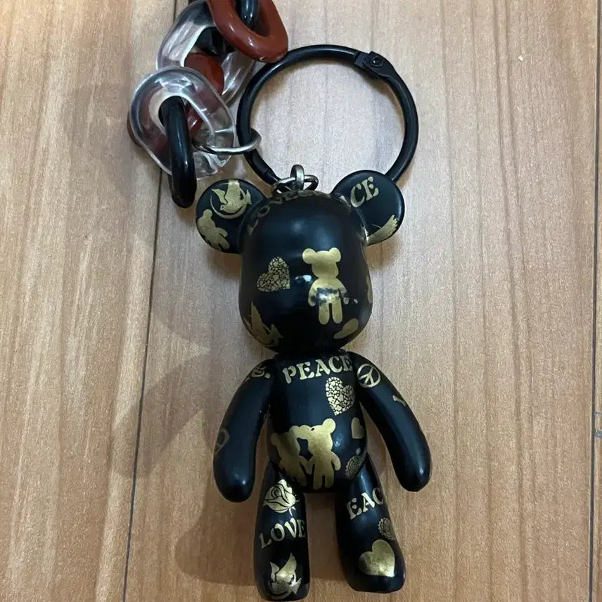 [BUNJANG] Black Bearbrick Keychain PEACE LOVE Gold Foil / 블랙 베어브릭 키링 PEACE LOVE 금박