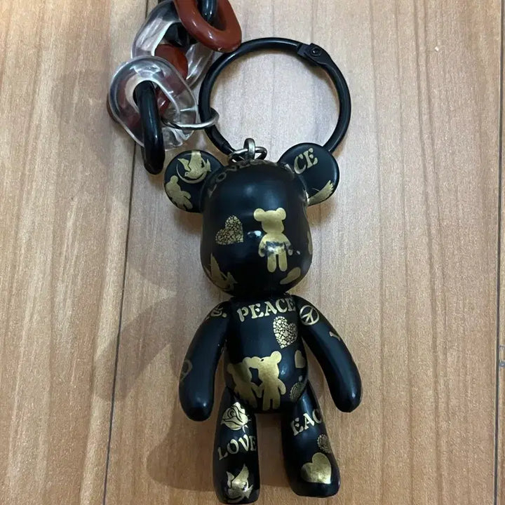 [BUNJANG] Black Bearbrick Keychain PEACE LOVE Gold Foil / 블랙 베어브릭 키링 PEACE LOVE 금박