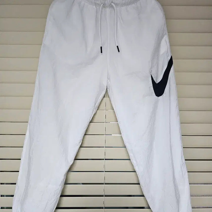 [SOLD OUT] 나이키 우먼스 에센셜 미드라이즈 우븐팬츠 XS