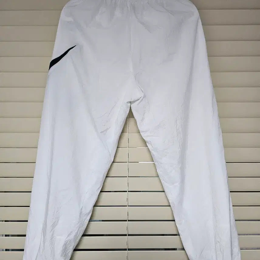 [SOLD OUT] 나이키 우먼스 에센셜 미드라이즈 우븐팬츠 XS