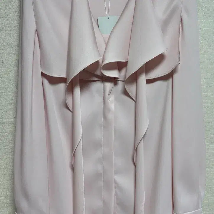 [SOLD OUT] 비에이유 BAU [With 혜임] WILLA Cape tie blouse