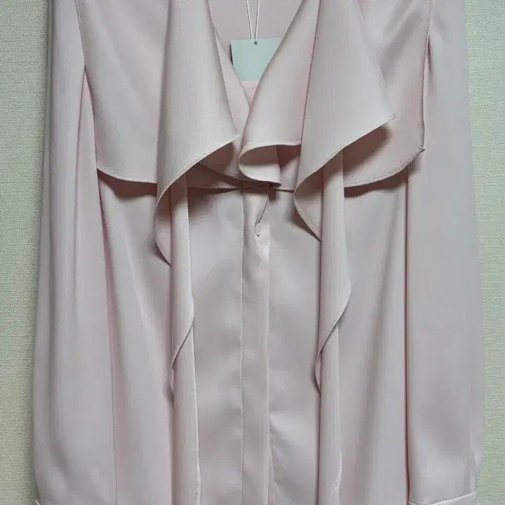 [SOLD OUT] 비에이유 BAU [With 혜임] WILLA Cape tie blouse