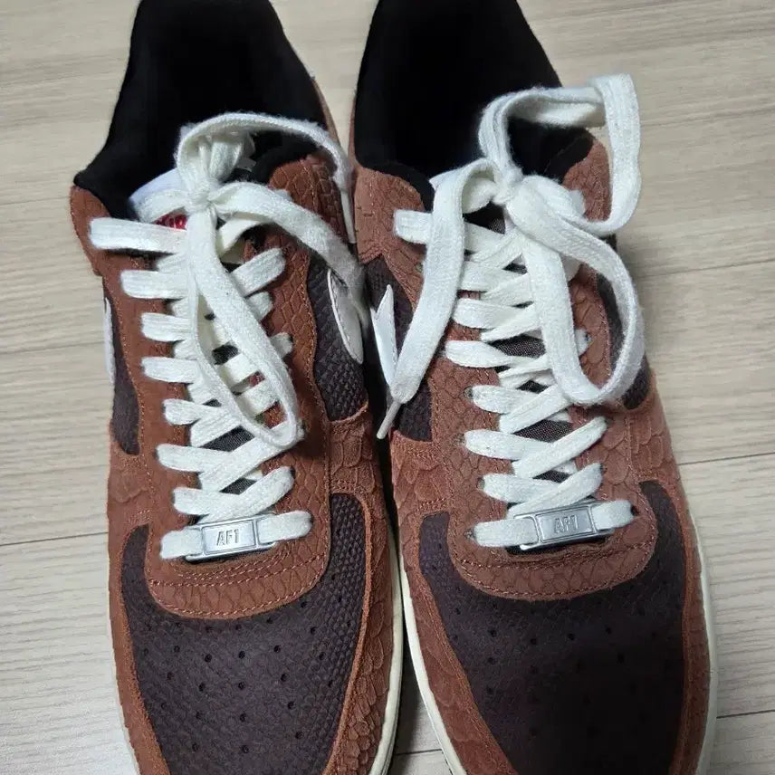 [BUNJANG] Nike Air Force 1 Red Bark Sneakers / 280 에어포스 레드바크