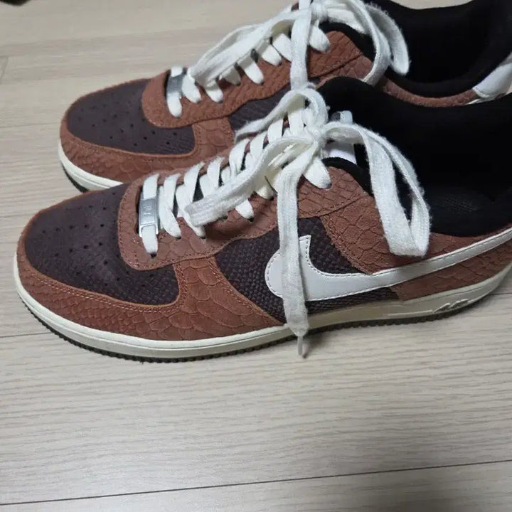 [BUNJANG] Nike Air Force 1 Red Bark Sneakers / 280 에어포스 레드바크