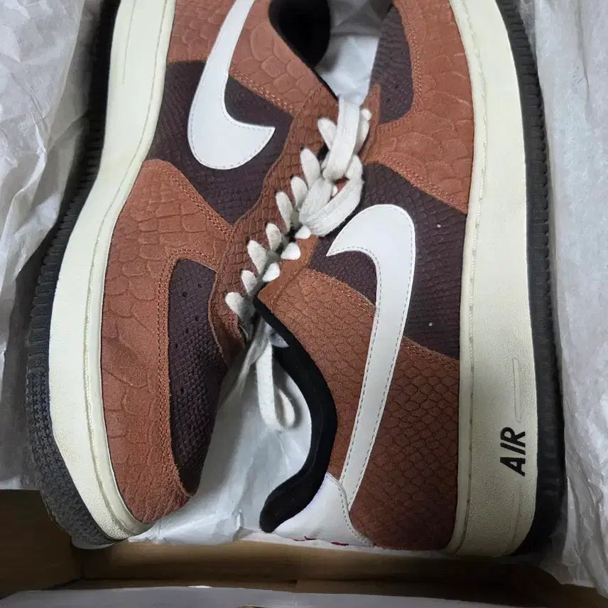 [BUNJANG] Nike Air Force 1 Red Bark Sneakers / 280 에어포스 레드바크