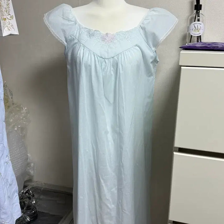 [SOLD OUT] 엔느빈티지 몬니 누빔 레이스 날개 파자마 원피스 프린세스깔