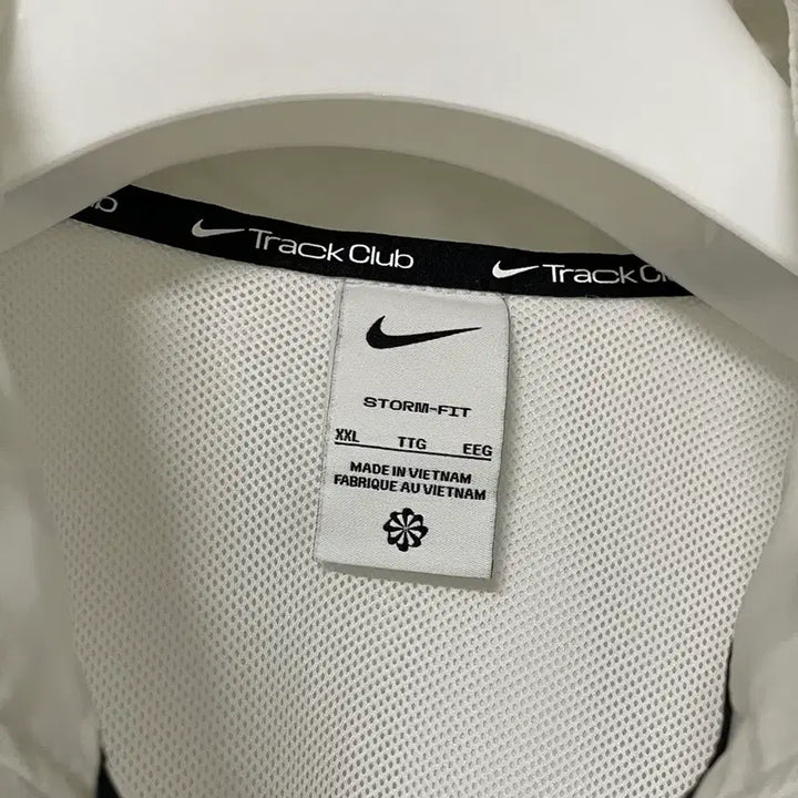 [SOLD OUT] 나이키 트랙 클럽 스톰핏 러닝 자켓 써밋 화이트 2XL