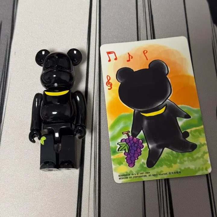 [BUNJANG] Bearbrick 100% Comic-q Moon Bear / 배어브릭 100% 코믹큐 반달곰
